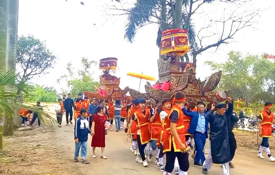 XÃ PHÚ CƯỜNG (TPHY) KHAI MẠC LỄ HỘI RƯỚC NƯỚC ĐÌNH BỒNG CHÂU.