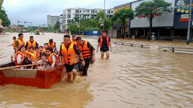 Khẩn trương cung cấp lương thực, thực phẩm, nhu yếu phẩm phục vụ người dân bị ảnh hưởng bởi bão số 3