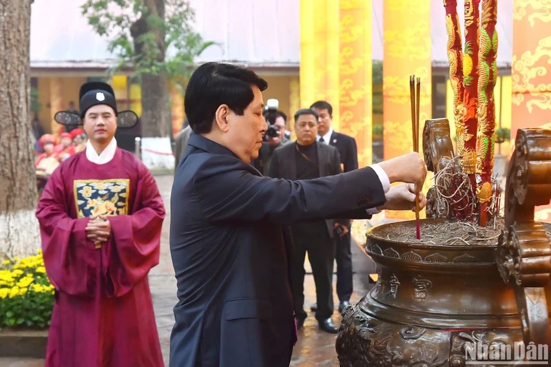 Chủ tịch nước Lương Cường chủ trì Lễ dâng hương khai Xuân tại Hoàng thành Thăng Long