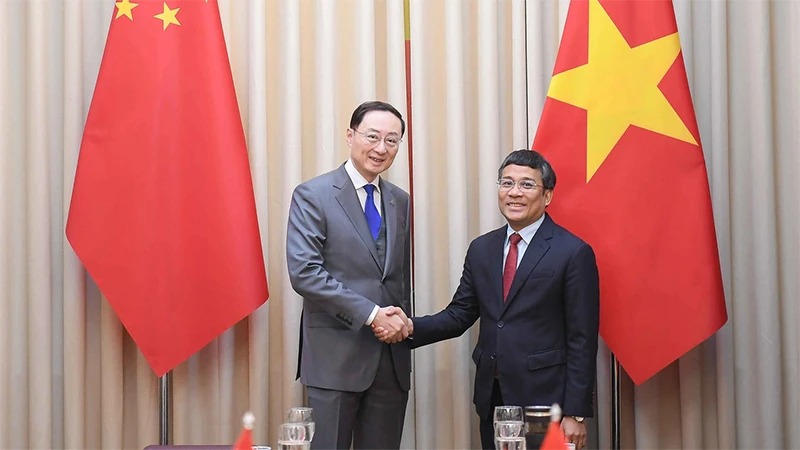 Thứ trưởng Thường trực Bộ Ngoại giao Nguyễn Minh Vũ hội đàm với Thứ trưởng Ngoại giao Trung Quốc
