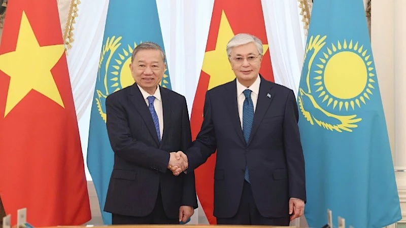 Hướng tới là cầu nối hợp tác Đông Nam Á và Trung Á