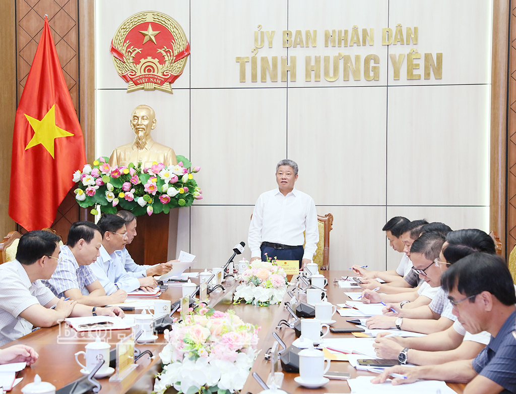 Đồng chí Nguyễn Mạnh Quyền, Phó Bí thư Tỉnh ủy, Chủ tịch UBND tỉnh làm việc với Sở Xây dựng