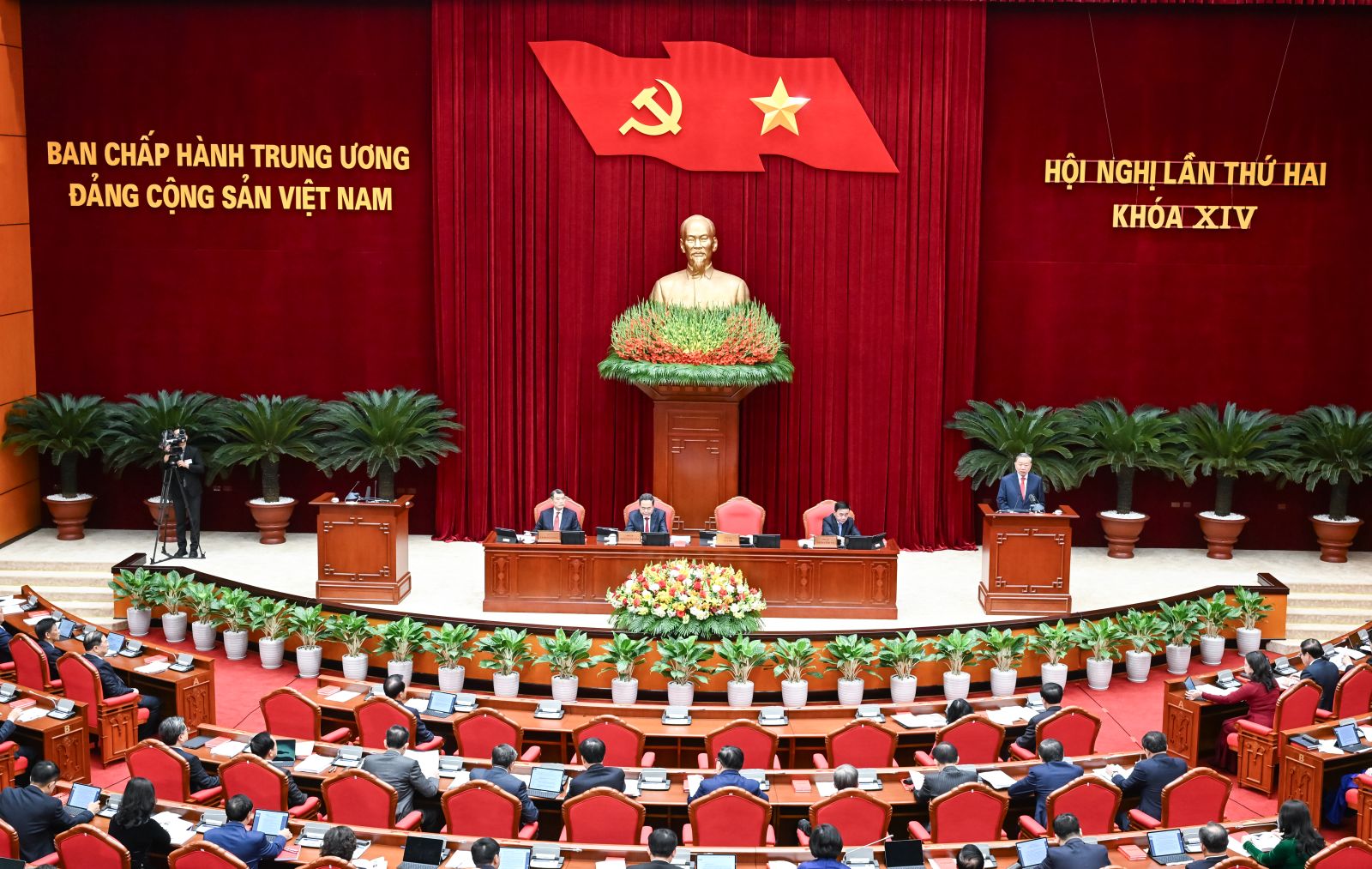 Nghị quyết số 04-NQ/TW về tiếp tục tăng cường sự lãnh đạo của Đảng đối với công tác phòng, chống tham nhũng, lãng phí, tiêu cực trong giai đoạn mới