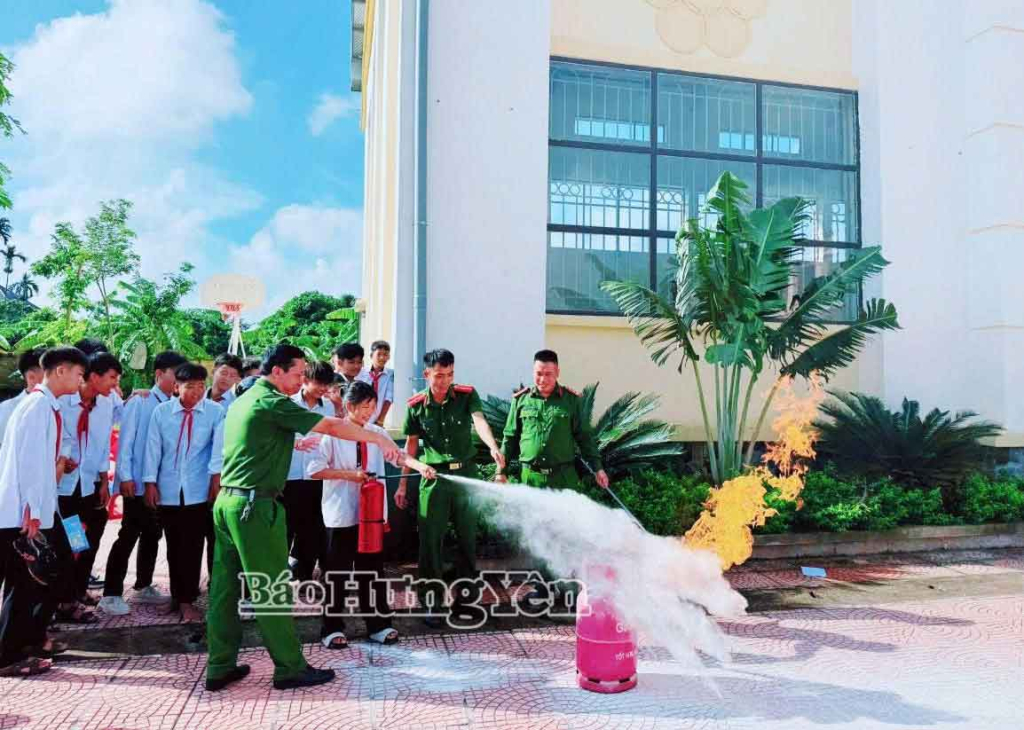 Trang bị kỹ năng sống an toàn cho học sinh