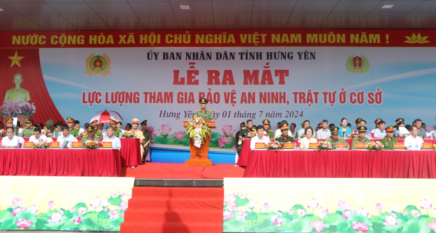 LỄ RA MẮT LỰC LƯỢNG THAM GIA BẢO VỆ AN NINH, TRẬT TỰ Ở CƠ SỞ TRÊN ĐỊA BÀN TỈNH HƯNG YÊN