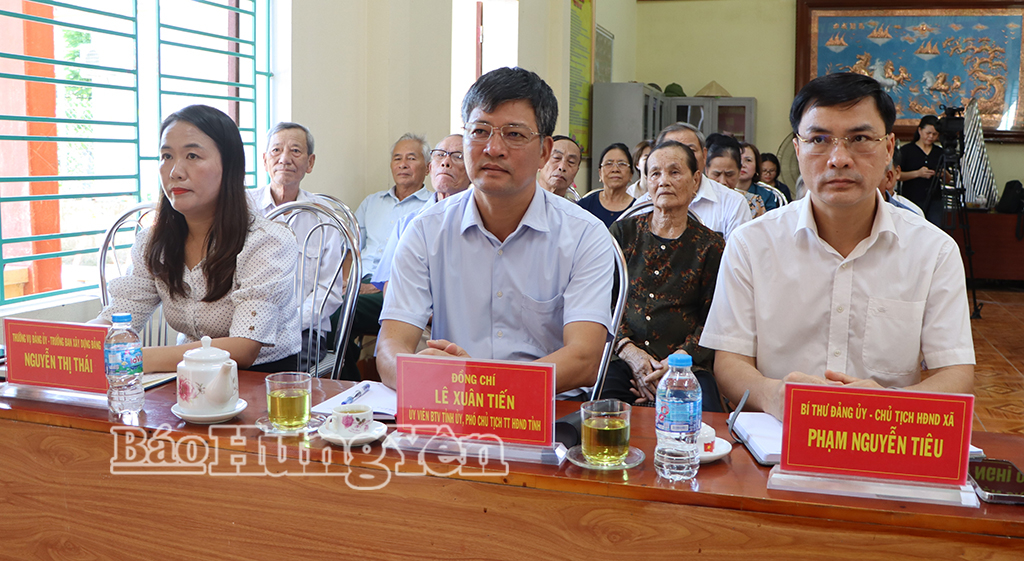 Đồng chí Phó Chủ tịch Thường trực HĐND tỉnh Lê Xuân Tiến dự sinh hoạt Chi bộ thôn Mộ Đạo, xã Hồng Vũ