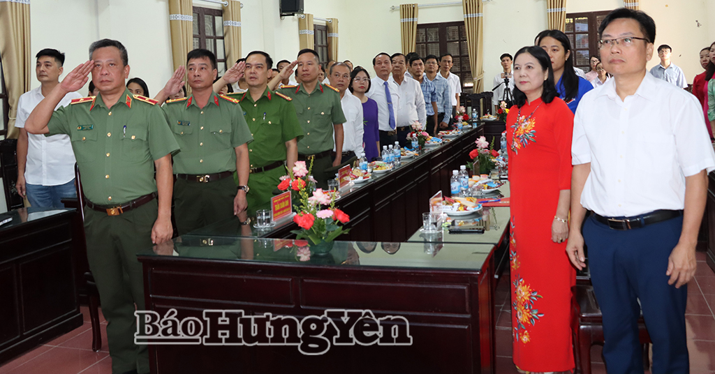 Đồng chí Giám đốc Công an tỉnh dự lễ khai giảng tại Trường THPT Quỳnh Thọ