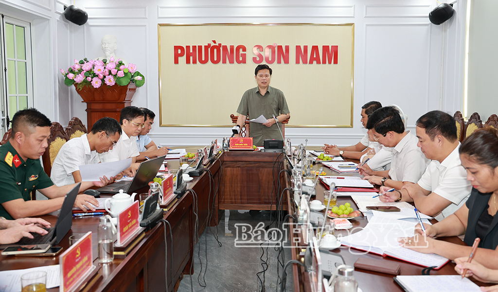 Đồng chí Trần Quốc Toản, Phó Bí thư Thường trực Tỉnh ủy, Chủ tịch Ủy ban MTTQ Việt Nam tỉnh làm việc với Ban Thường vụ Đảng ủy phường Sơn Nam