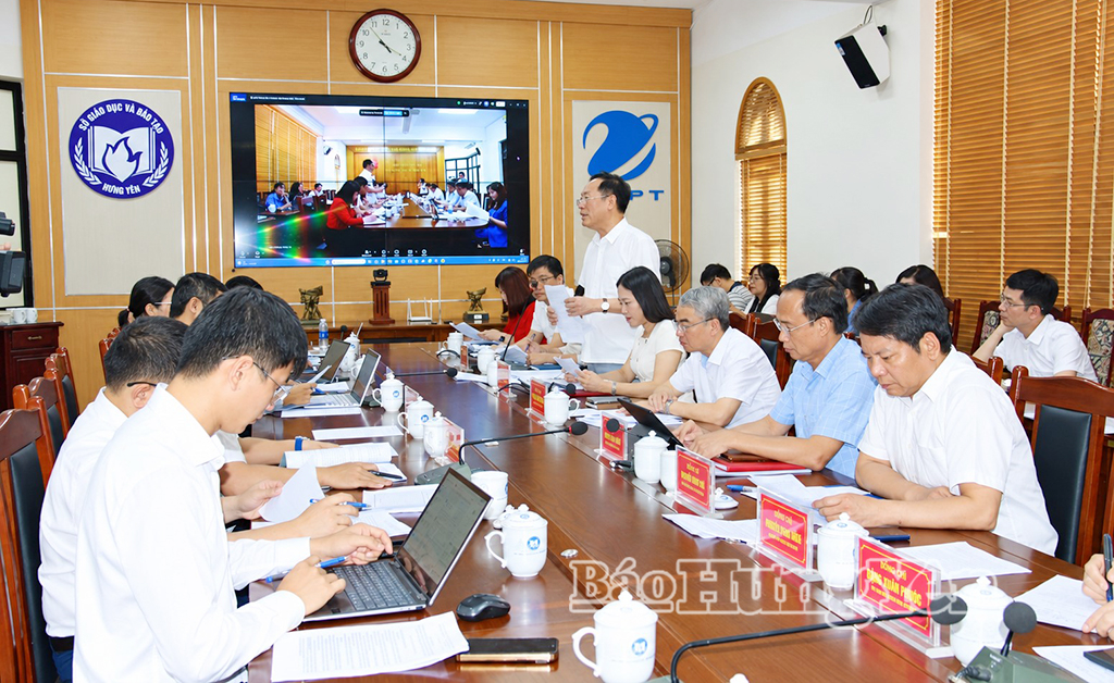 Họp bàn về dự thảo Đề án “Mô hình tổ chức và hoạt động của Trường THPT Nghĩa Trụ”
