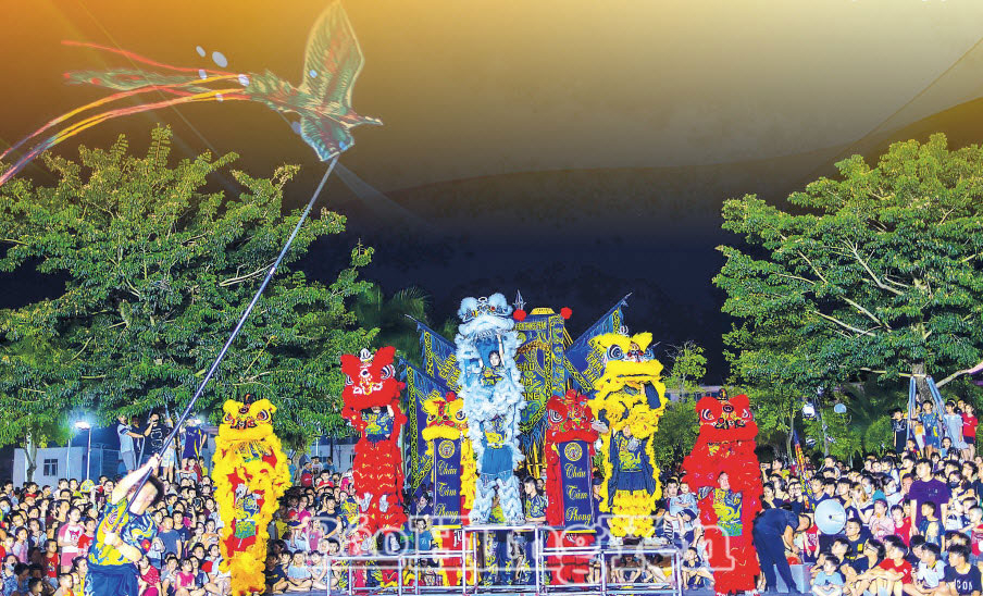Múa lân rộn ràng đón trung thu