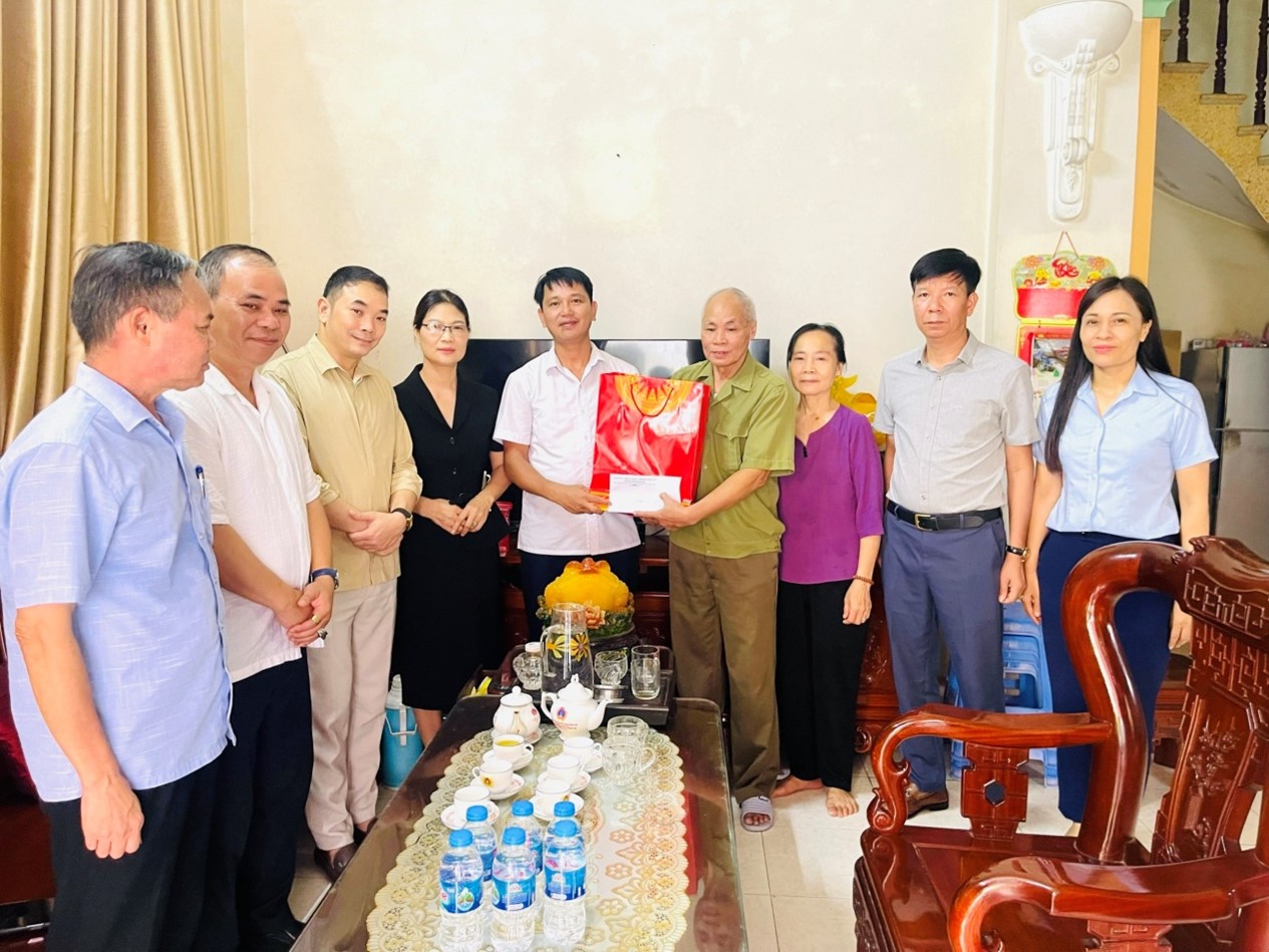 CÁC ĐỒNG CHÍ LÃNH ĐẠO THÀNH PHỐ ĐI THĂM, TẶNG QUÀ THƯƠNG BINH, BỆNH BINH, GIA ĐÌNH LIỆT SĨ, NGƯỜI CÓ CÔNG VỚI CÁCH MẠNG TRÊN ĐỊA BÀN THÀNH PHỐ