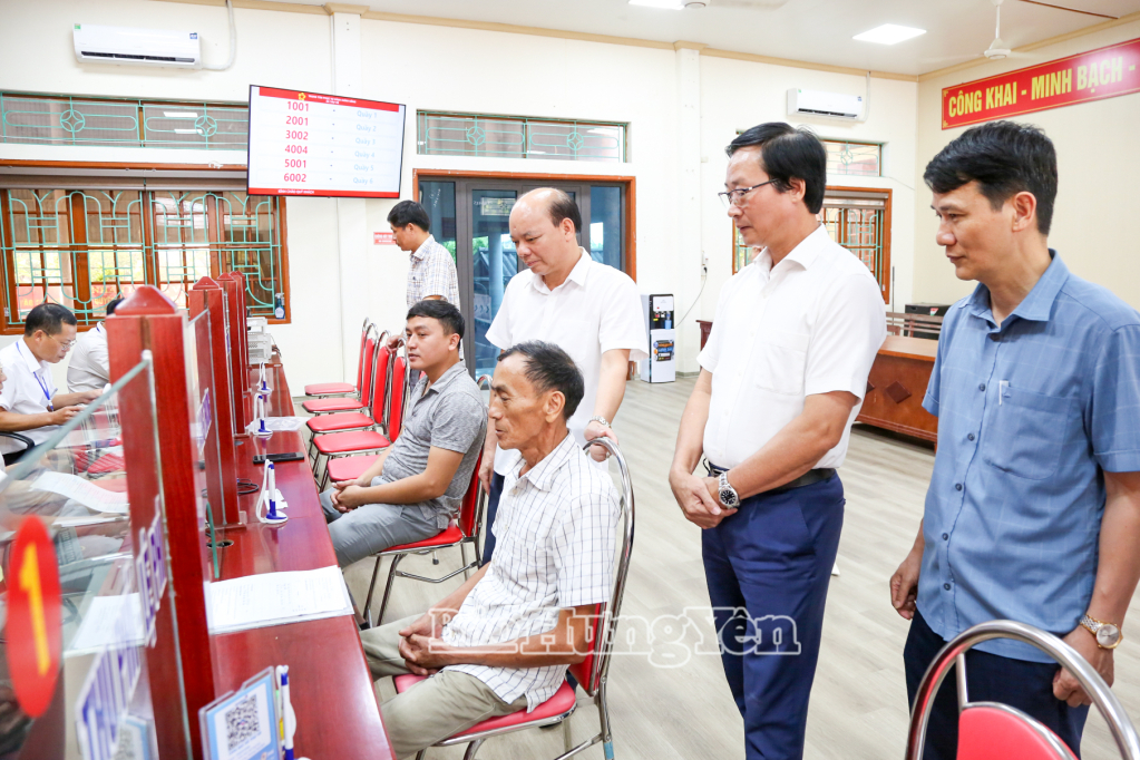 Kiểm tra việc chuẩn bị, tổ chức đại hội đảng bộ và triển khai vận hành chính quyền địa phương 2 cấp