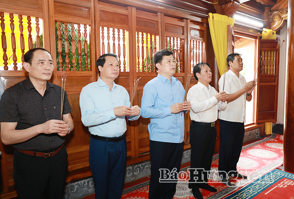 Khai mạc lễ hội truyền thống di tích lịch sử - văn hóa đền Quốc Mẫu Âu Cơ và lễ rót đồng đúc đại hồng chung