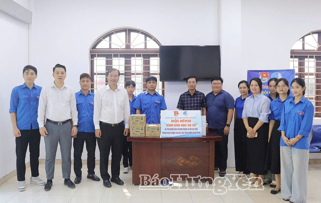 Đoàn viên thanh niên phường Phố Hiến tích cực tham gia chuyển đổi số