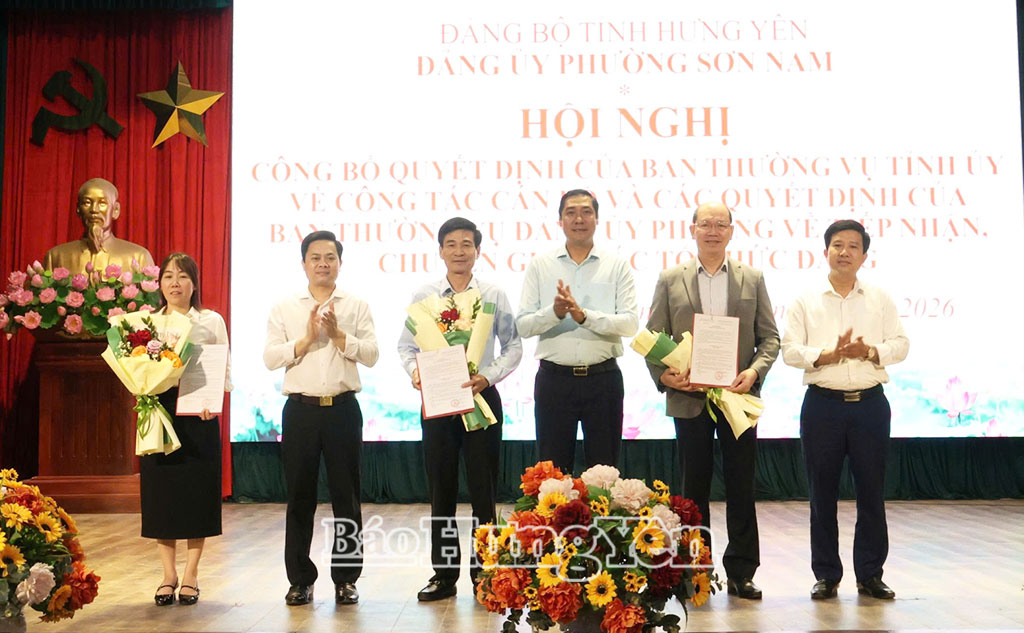 Phường Sơn Nam công bố các quyết định về công tác cán bộ và sắp xếp tổ chức đảng