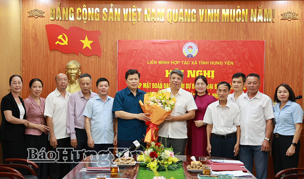 Đồng chí Phó Bí thư Thường trực Tỉnh ủy, Chủ tịch Ủy ban MTTQ Việt Nam tỉnh gặp mặt Đoàn đại biểu dự Đại hội Liên minh Hợp tác xã Việt Nam