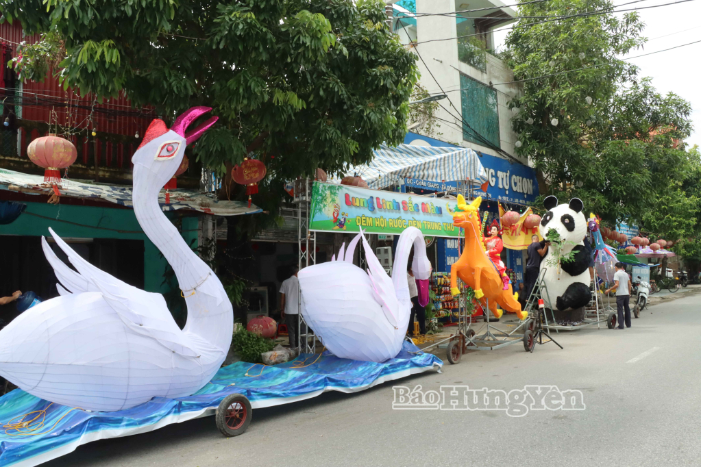 Độc đáo đèn lồng Trung thu ở xã Đông Quan