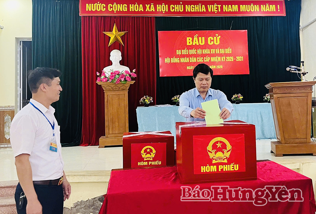 Đồng chí Phó Bí thư Thường trực Tỉnh ủy Trần Quốc Toản dự khai mạc bầu cử tại xã Lương Bằng