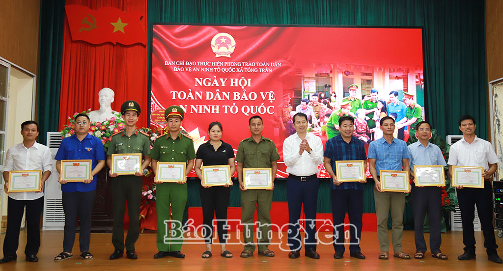 Xã Tống Trân: Khen thưởng tập thể, cá nhân có thành tích xuất sắc trong phong trào toàn dân bảo vệ an ninh Tổ quốc
