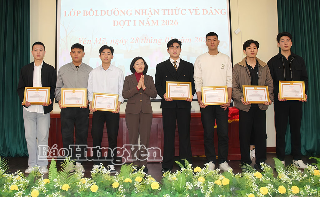 Trung tâm Chính trị xã Yên Mỹ: Bế giảng lớp bồi dưỡng nhận thức về Đảng đợt 1 năm 2026