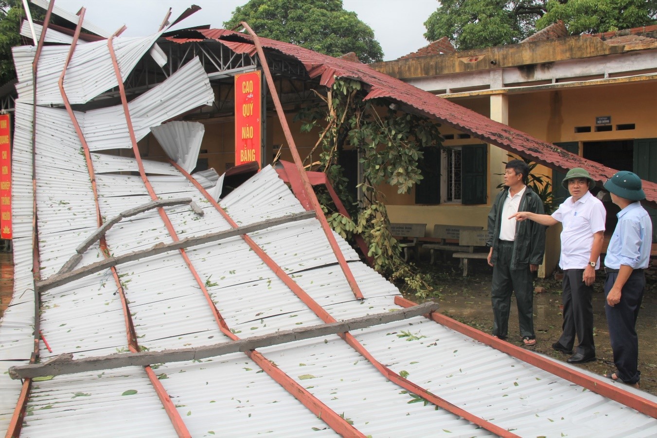 ĐỒNG CHÍ BÍ THƯ THÀNH UỶ - PHẠM HUY BÌNH KIỂM TRA CÔNG TÁC KHẮC PHỤC HẬU QUẢ BÃO SỐ 3 TRÊN ĐỊA BÀN THÀNH PHỐ