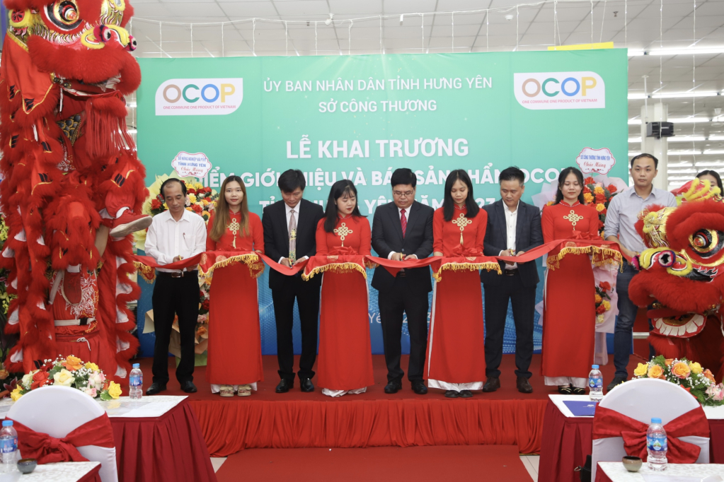 Khai trương điểm giới thiệu và bán sản phẩm OCOP tỉnh Hưng Yên