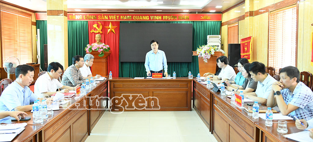 Kiểm tra, đôn đốc việc giải ngân vốn đầu tư công và vận hành chính quyền địa phương 2 cấp