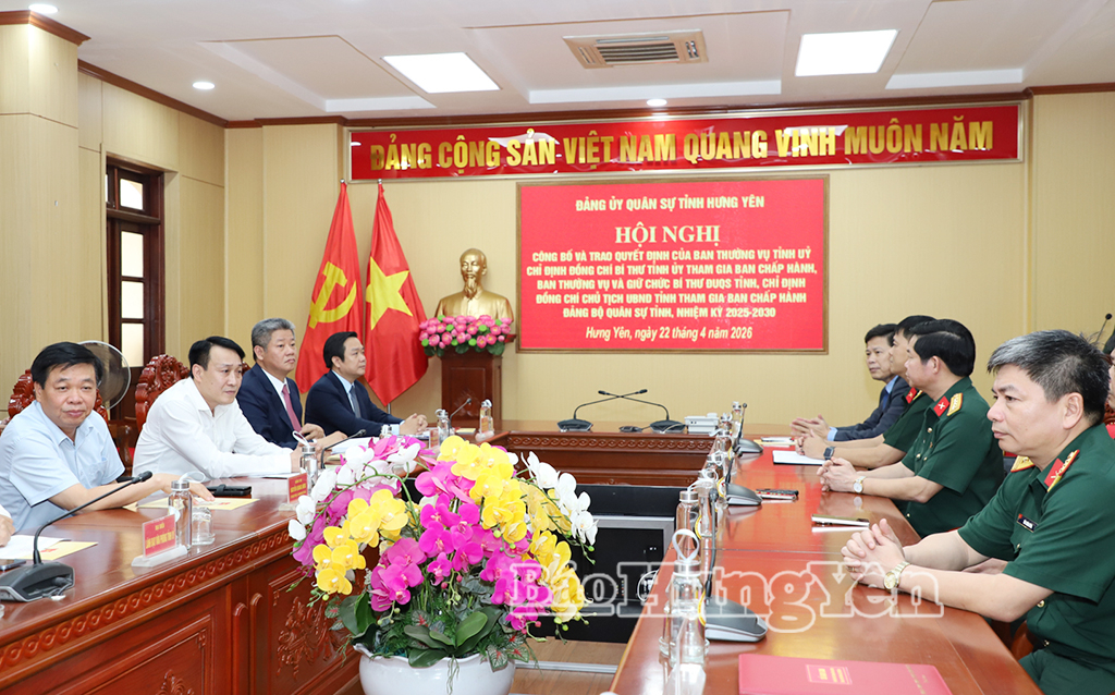 Công bố và trao quyết định của Ban Thường vụ Tỉnh ủy về công tác cán bộ