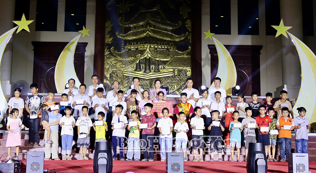 Chăm lo Tết Trung thu cho trẻ em có hoàn cảnh khó khăn