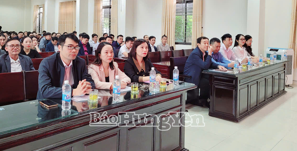 Bồi dưỡng cập nhật kiến thức, thông tin thời sự cho hơn 200 cán bộ quản lý giáo dục