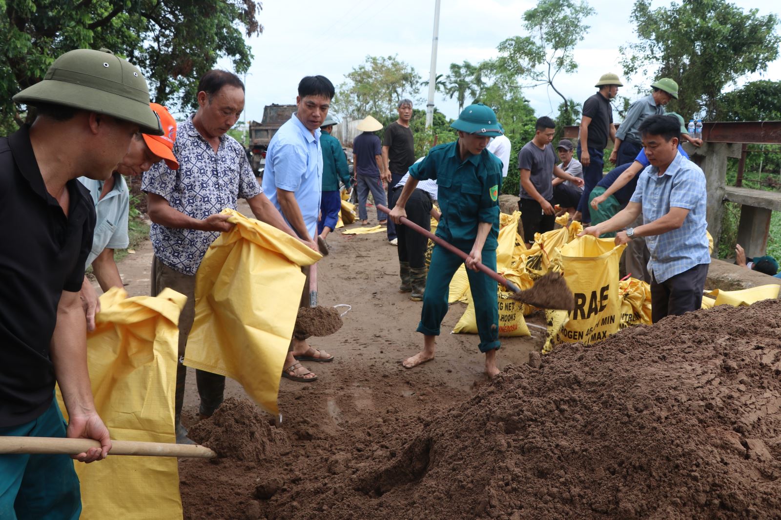 XÃ QUẢNG CHÂU TÍCH CỰC TRIỂN KHAI CÁC BIỆN PHÁP PHÒNG CHỐNG LỤT BÃO, ÚNG 