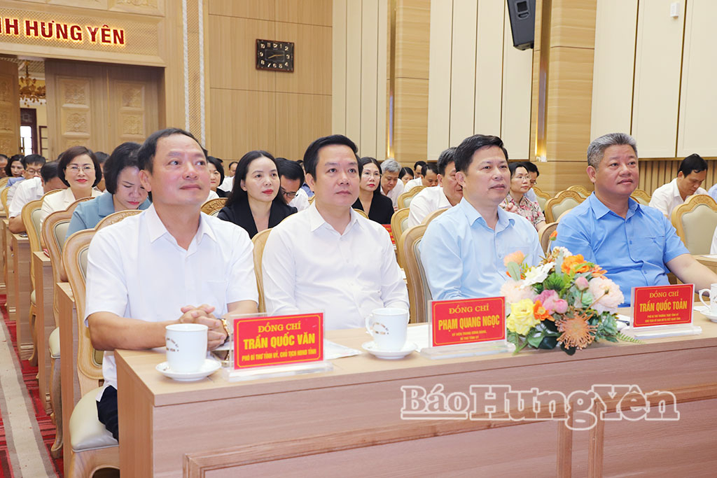 Hội nghị toàn quốc nghiên cứu, học tập, quán triệt và triển khai thực hiện Nghị quyết Hội nghị lần thứ hai Ban Chấp hành Trung ương Đảng khóa XIV