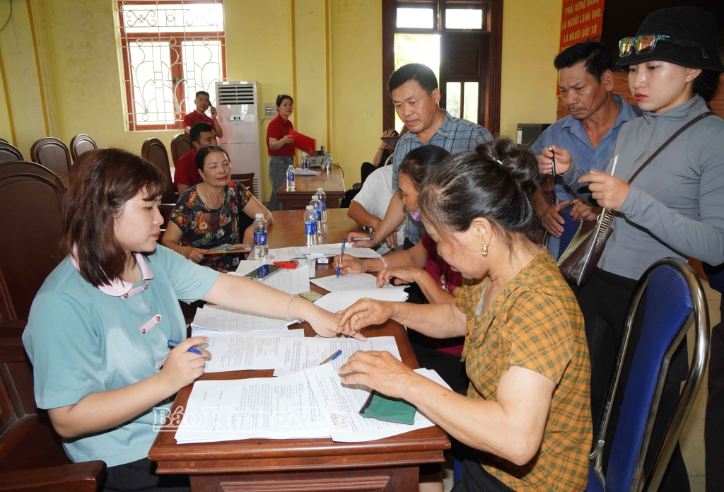 Xã Nguyễn Trãi: Chi trả tiền bồi thường, hỗ trợ giải phóng mặt bằng dự án Khu công nghiệp Văn Nhuệ - Hoàng Hoa Thám