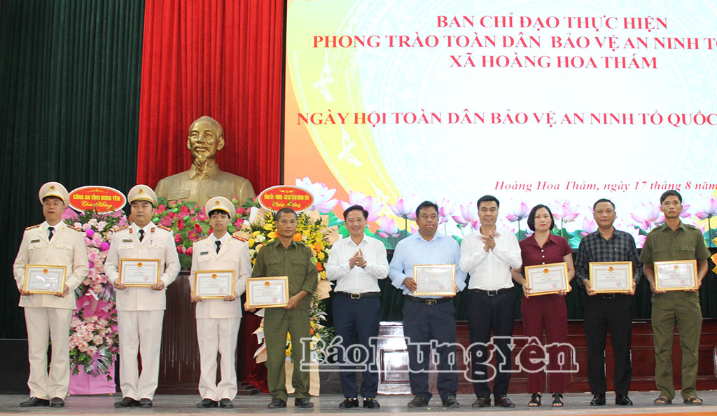 Xã Hoàng Hoa Thám khen thưởng các tập thể, cá nhân có thành tích xuất sắc trong phong trào Toàn dân bảo vệ an ninh Tổ quốc