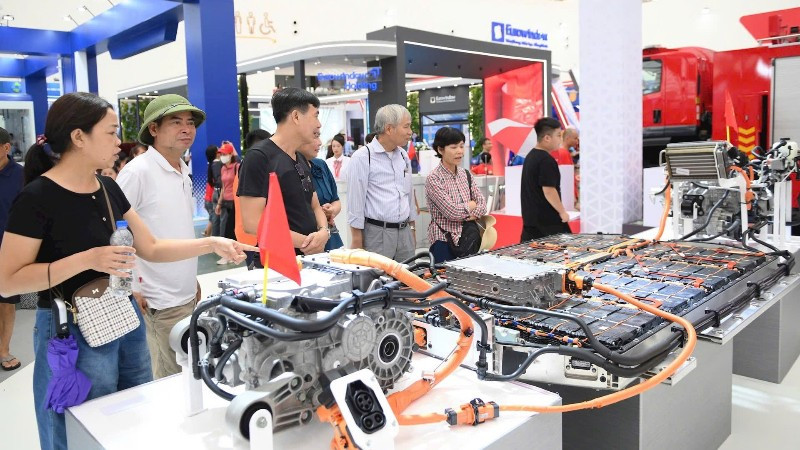 Đặt khoa học, công nghệ, đổi mới sáng tạo và chuyển đổi số ở trung tâm mô hình tăng trưởng mới