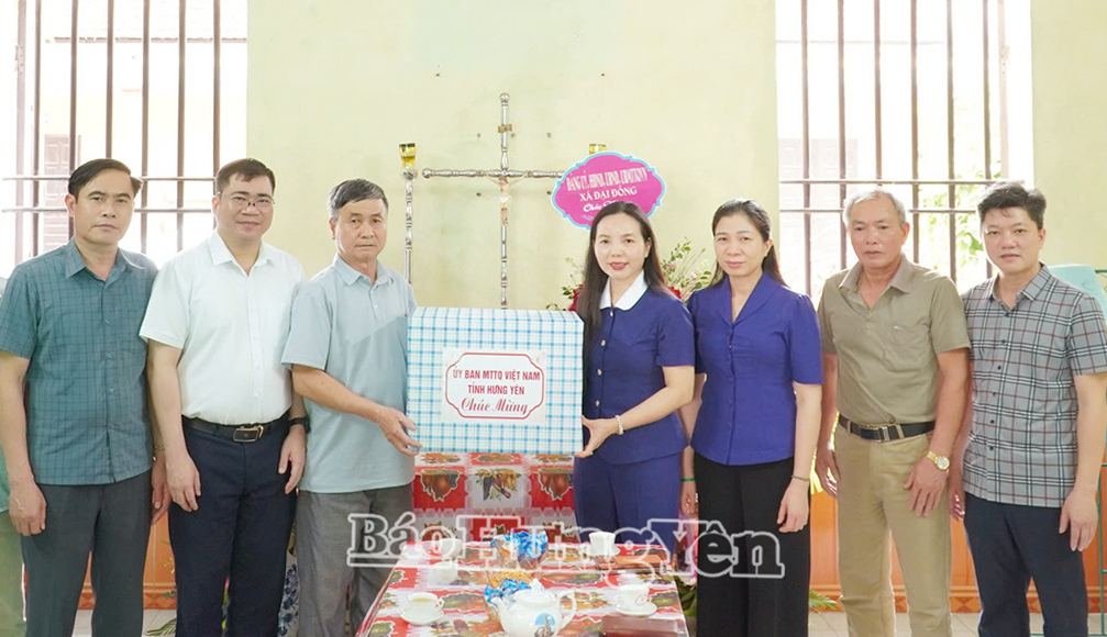 Đồng chí Phó Chủ tịch Thường trực Ủy ban MTTQ Việt Nam tỉnh thăm, chúc mừng Giáo xứ Đình Tổ nhân dịp lễ Phục sinh