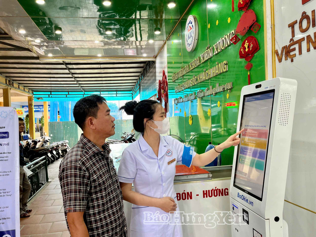 Cầu nối giữa bác sĩ với bệnh nhân và cộng đồng