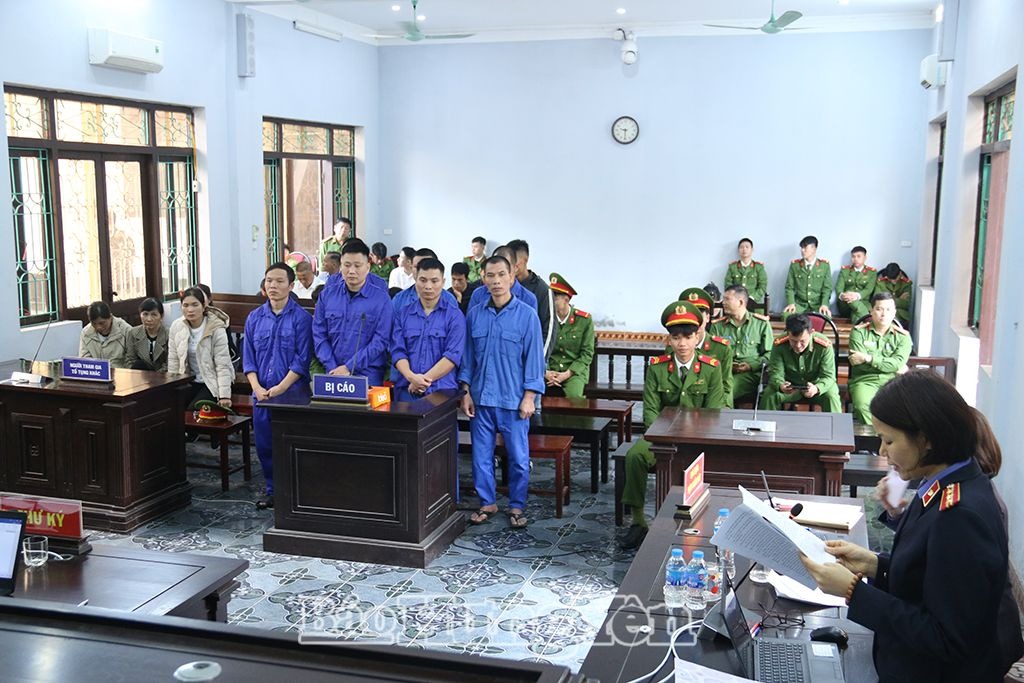 Nhóm cát tặc lĩnh án