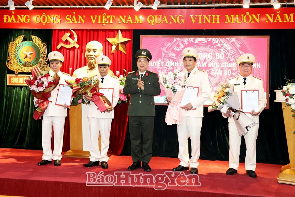 Công an tỉnh: Thêm 4 lãnh đạo cấp phòng nghỉ công tác hưởng chế độ hưu trí trước hạn tuổi