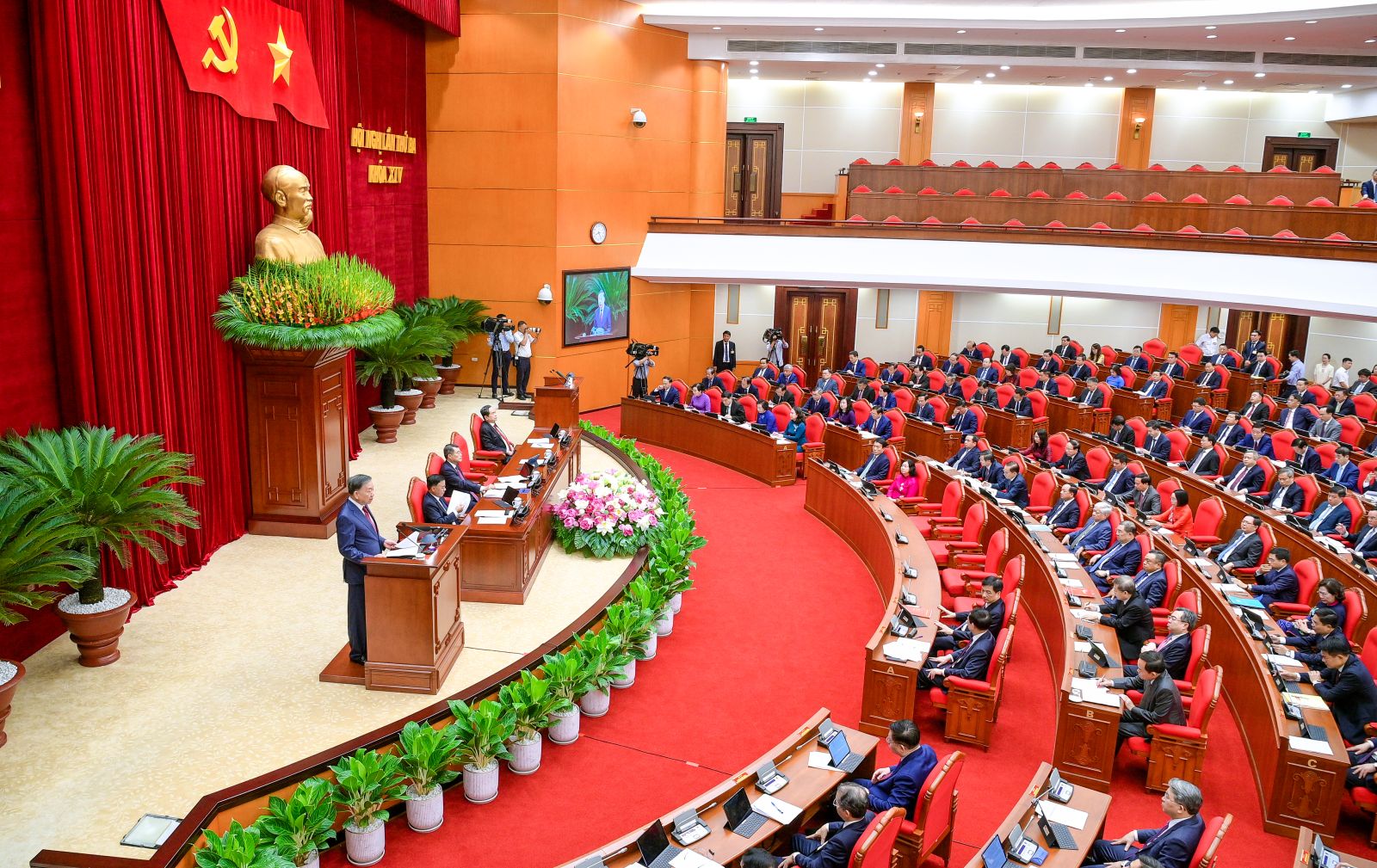 Thông cáo báo chí về ngày làm việc thứ hai Hội nghị Trung ương 3 khoá XIV