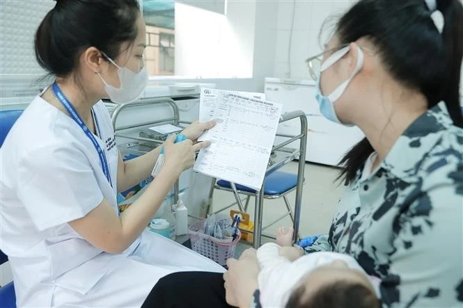 Đẩy nhanh tiêm chủng trước nguy cơ bệnh sởi phức tạp tại nhiều địa phương