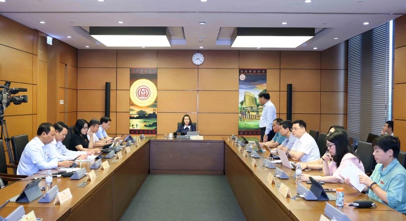 Đại biểu lo ngại còn lãng phí trong liên hoan ăn uống, cần đẩy mạnh tiết kiệm