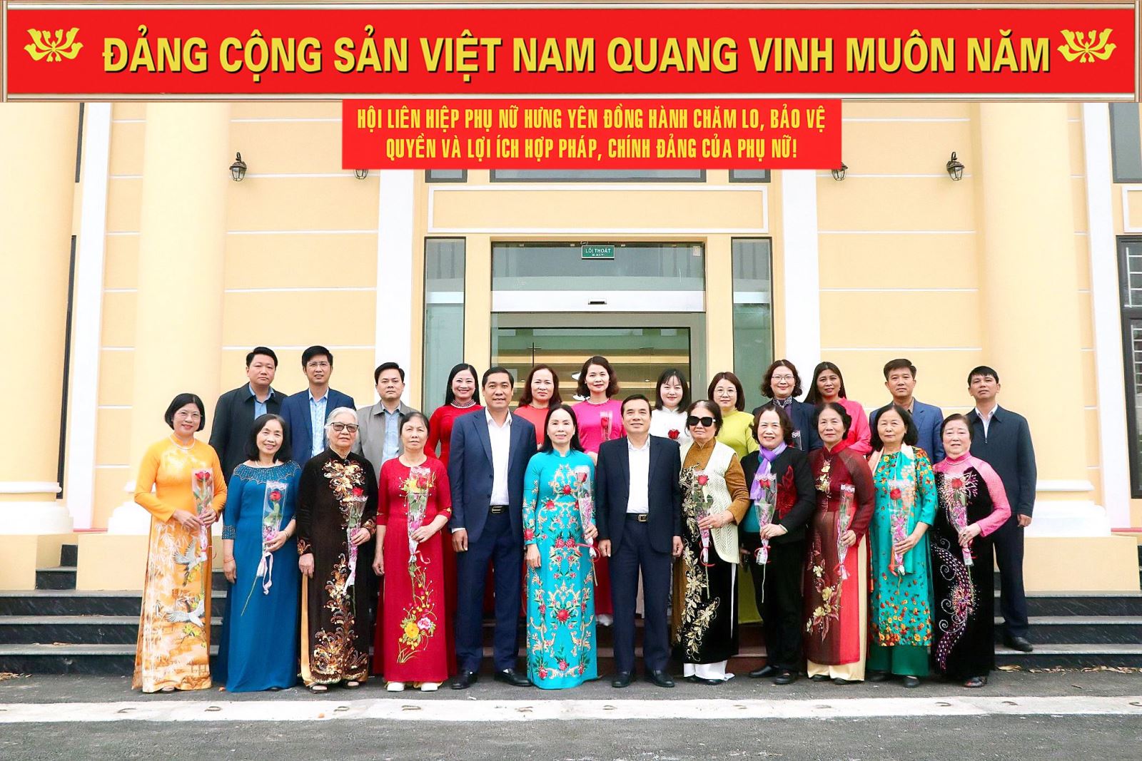 BAN THƯỜNG VỤ THÀNH ỦY GẶP MẶT CÁN BỘ NỮ ĐANG CÔNG TÁC VÀ ĐÃ NGHỈ HƯU. 